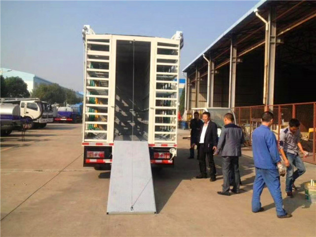 東風藍牌養(yǎng)蜂車尾部圖片