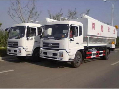 同星農(nóng)業(yè)向我公司訂購(gòu)的二輛散裝飼料運(yùn)輸車(chē)