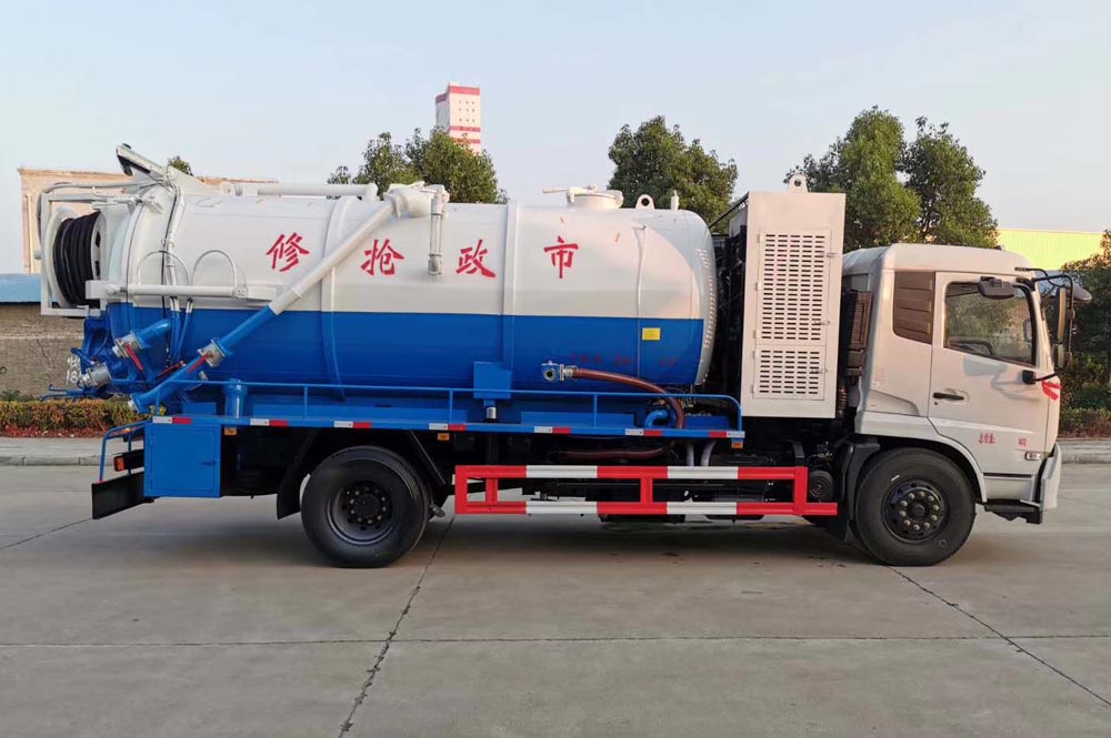 東風(fēng)天錦國六清洗吸污車帶副發(fā)動機(jī)圖片3