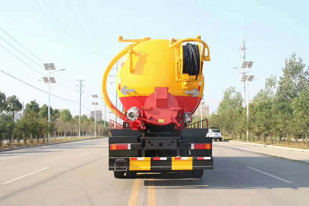 東風天龍后八輪國六清洗吸污車帶副發動機圖片5