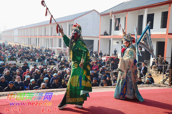 “人大代表號”大型流動<a href=http://m.njsjdq.com/wtc/ target=_blank class=infotextkey>舞臺車</a>駛進李村鎮