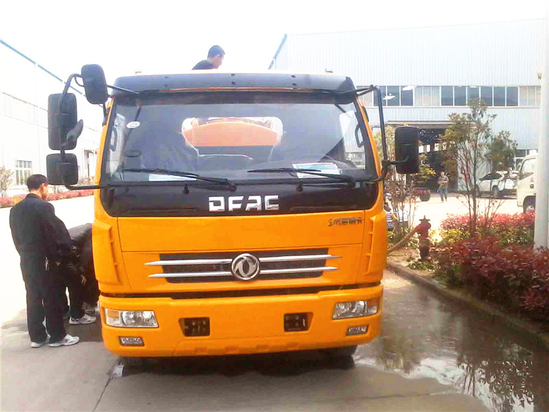 高壓清洗<a href=http://m.njsjdq.com/xifenche/ target=_blank class=infotextkey>吸糞車</a>正面圖