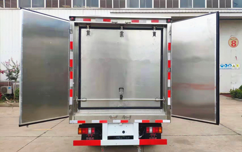 國六東風多利卡醫(yī)療廢物轉運車圖片3